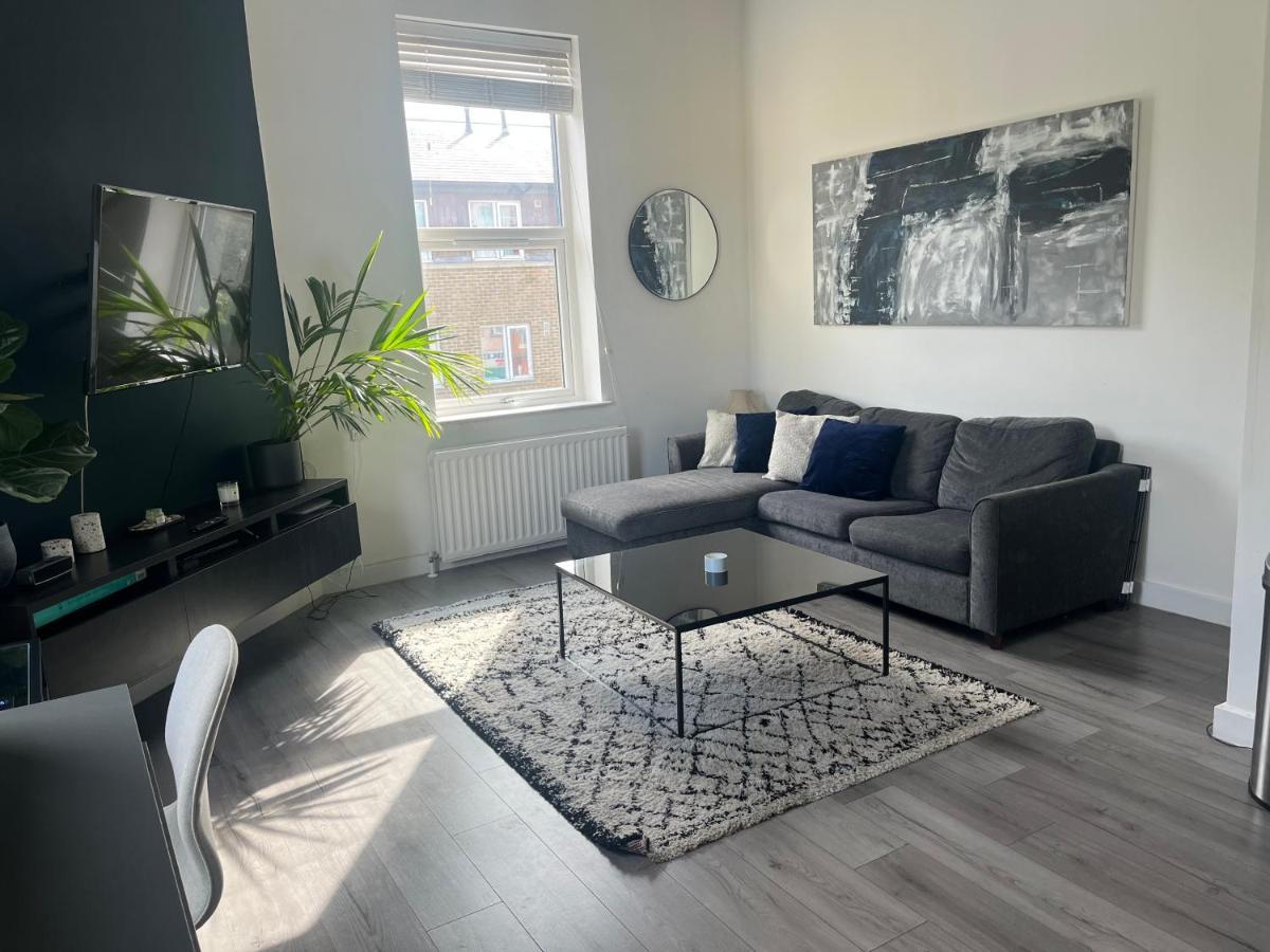 Spacious Modern 1-Bed Apartment Near Victoria Park Londra Dış mekan fotoğraf